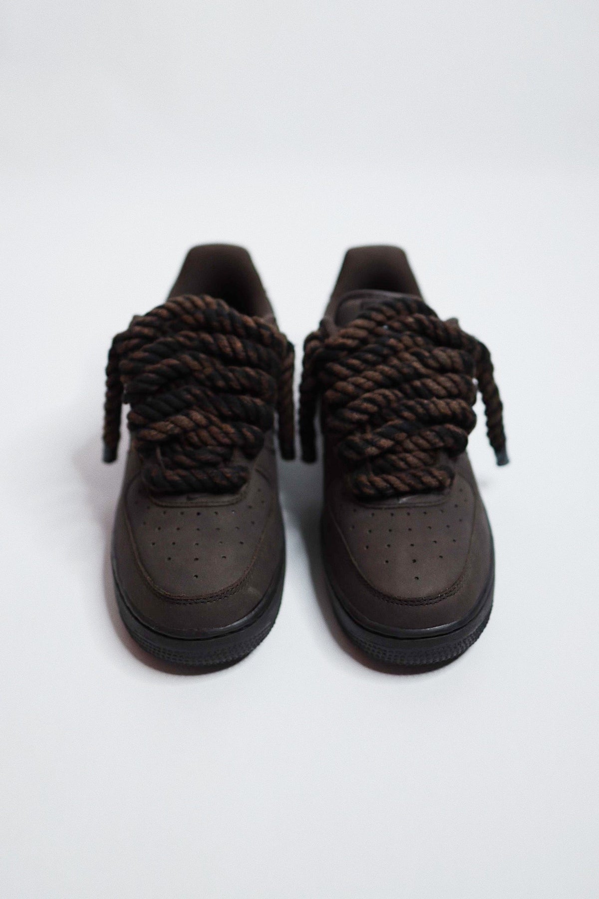 Low-Top Leather Sneaker Grizzly — Sample Pair