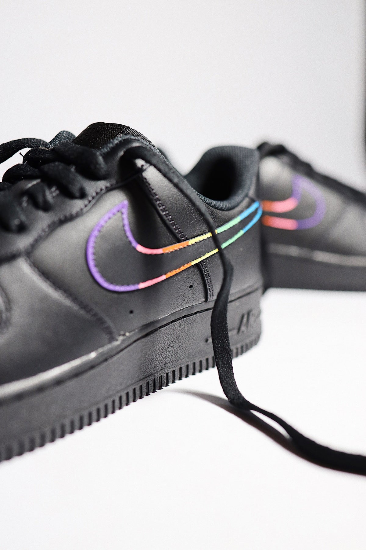 Low-Top Leather Sneaker Rainbow Outline