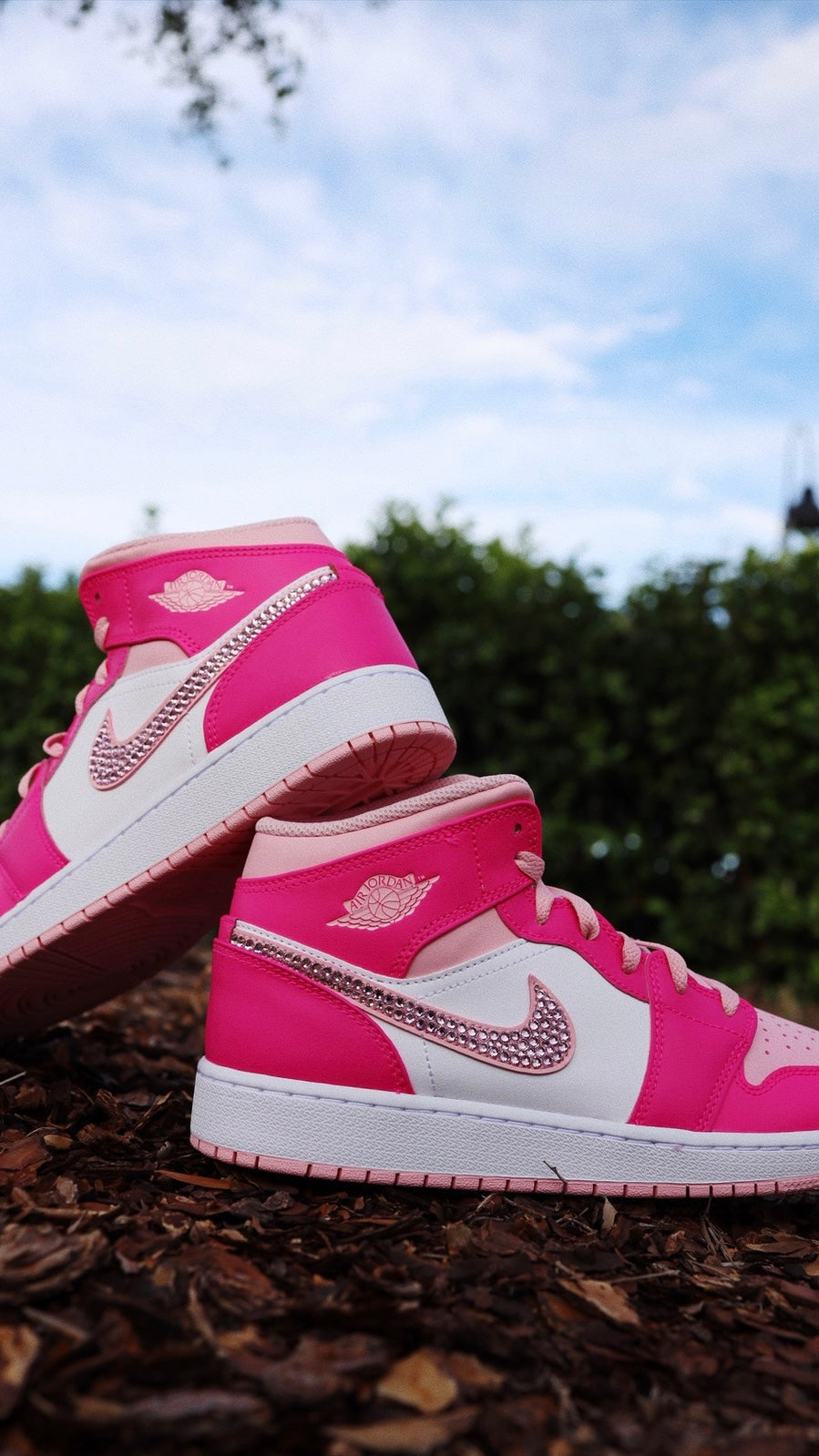 Blinged Retro High-Top Sneaker 1 Mid Hot Pink
