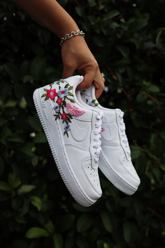 Embroidered Flower Pink Butterfly Patch Custom Low-Top Leather Sneaker