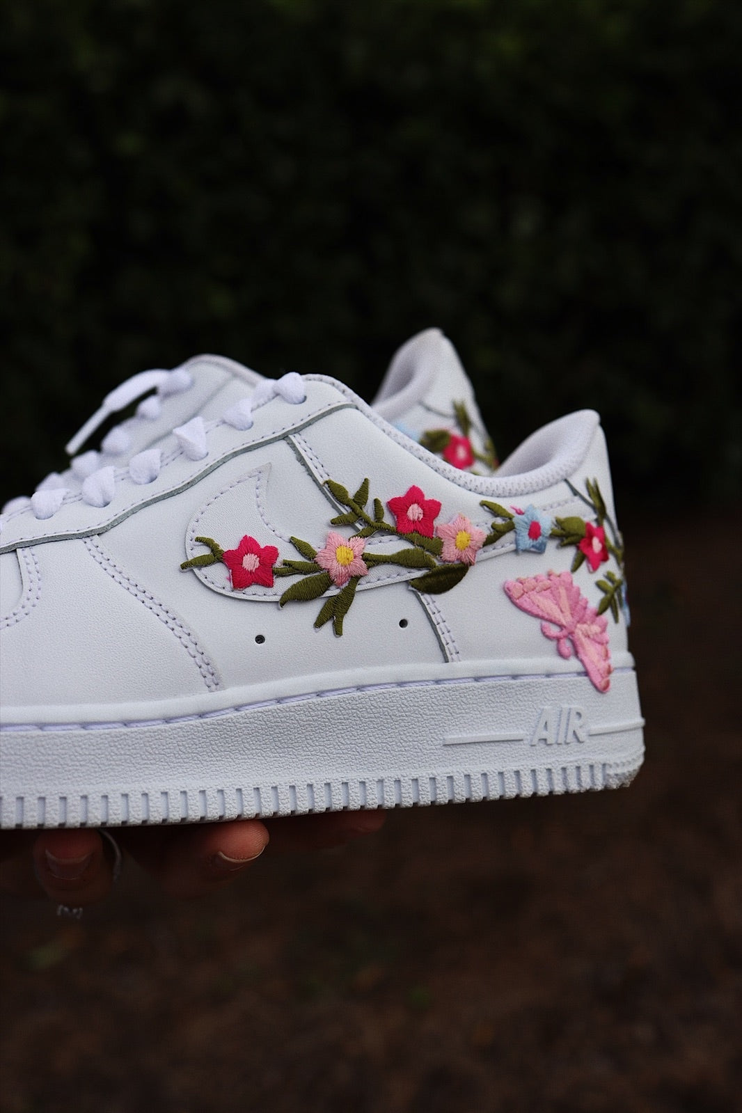 Embroidered Flower Pink Butterfly Patch Custom Low-Top Leather Sneaker