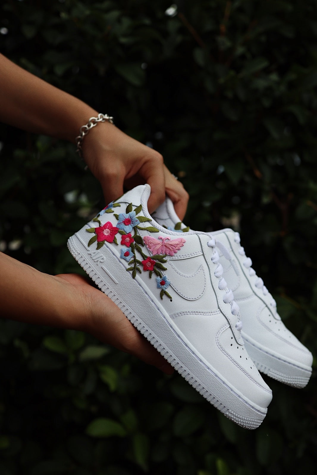 Embroidered Flower Pink Butterfly Patch Custom Low-Top Leather Sneaker