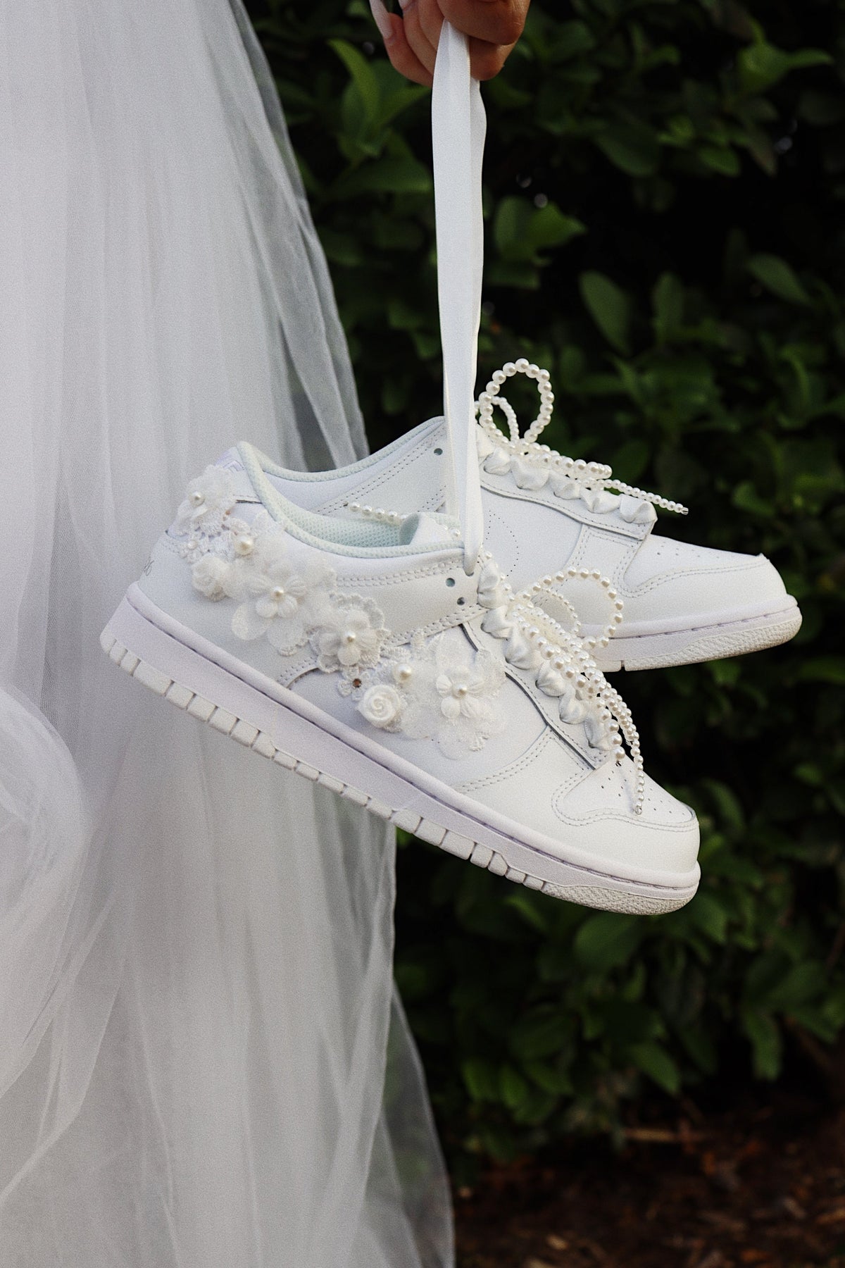 Flor Blanca Court Sneaker
