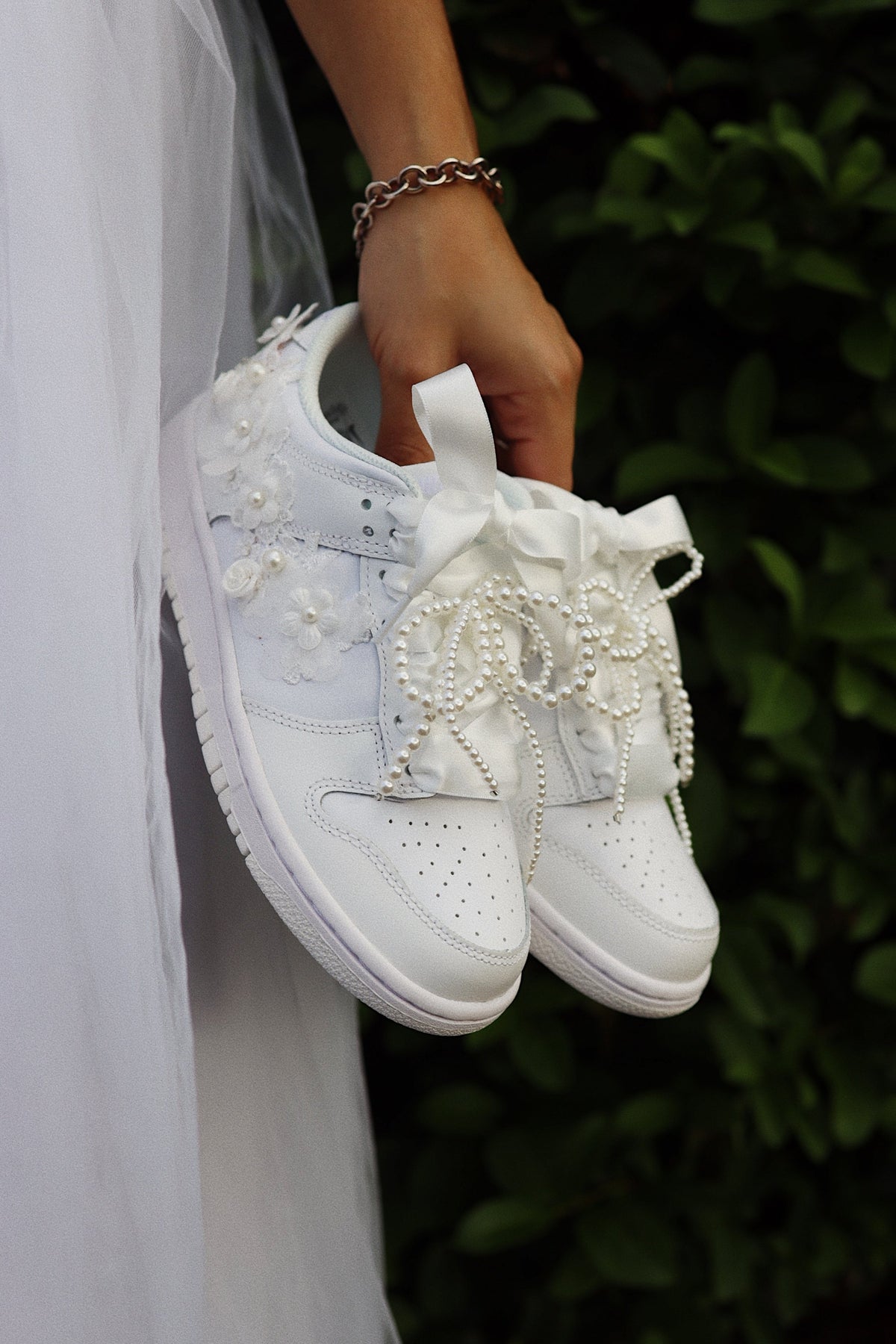 Flor Blanca Court Sneaker