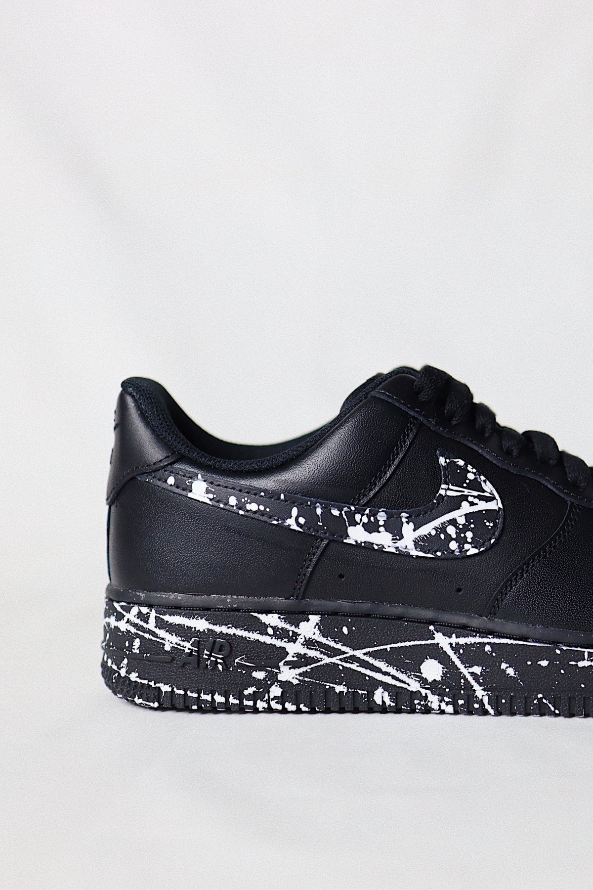 Low-Top Leather Sneaker Black Splatter