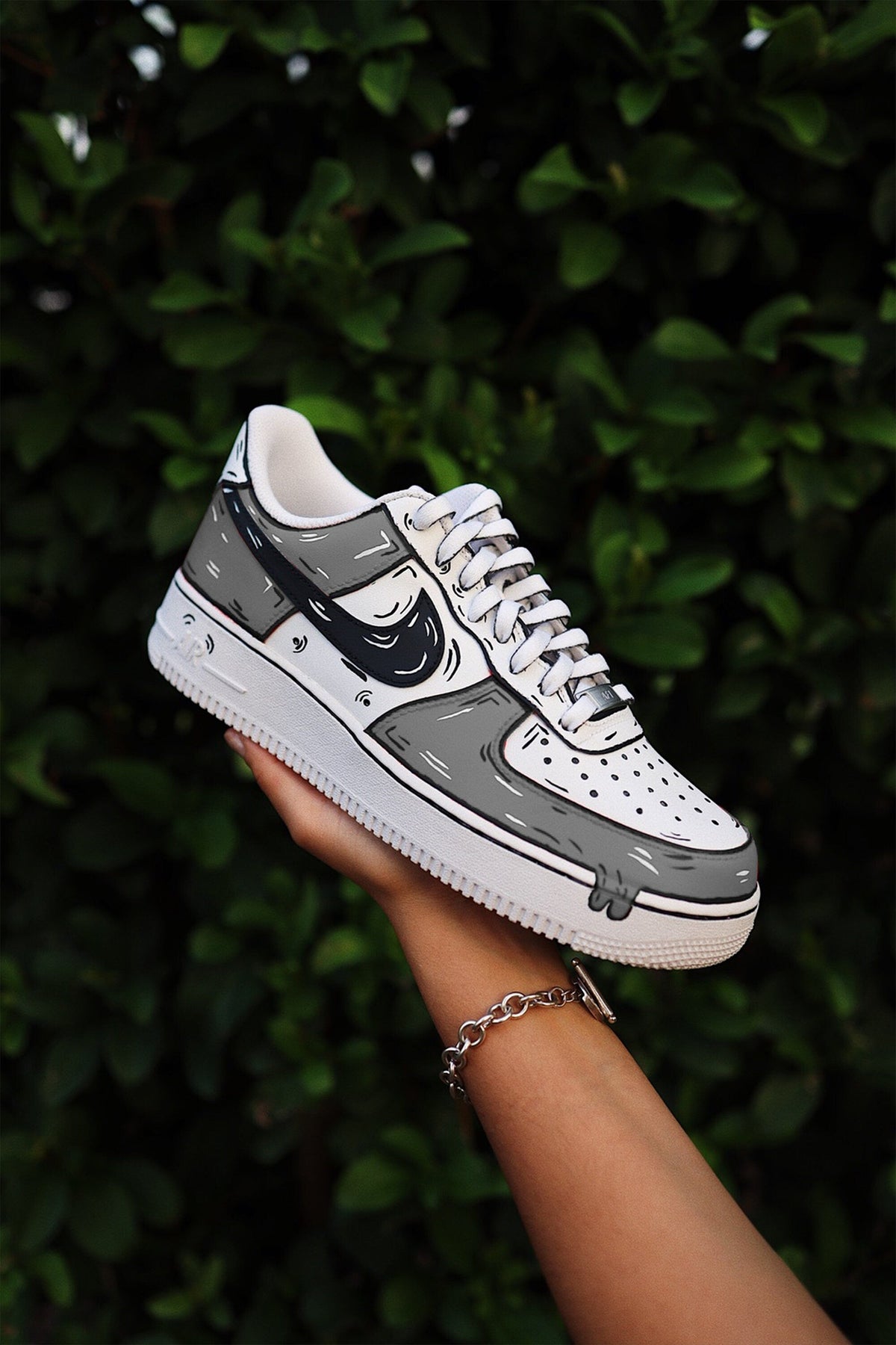 Low-Top Leather Sneaker Cartoon Drip