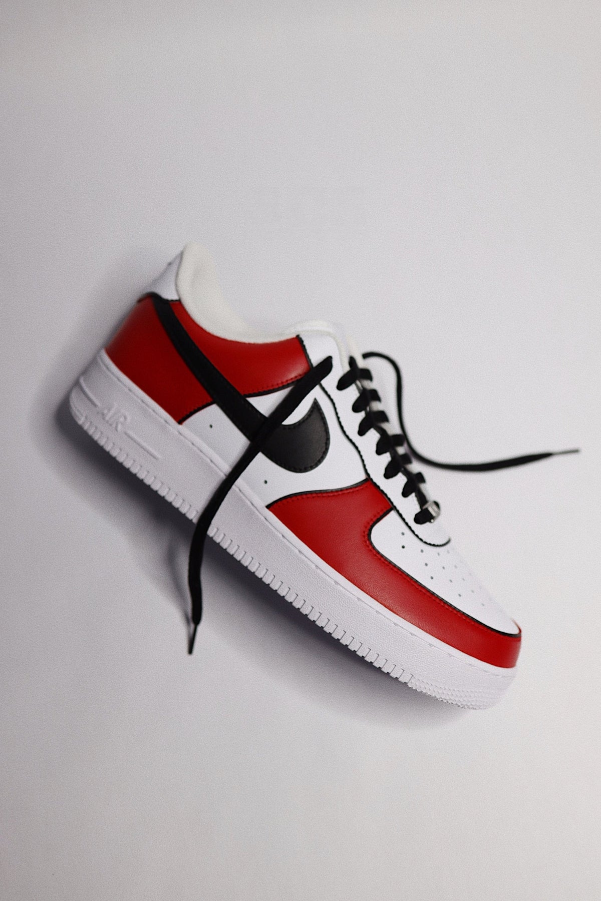 Low-Top Leather Sneaker Chicago