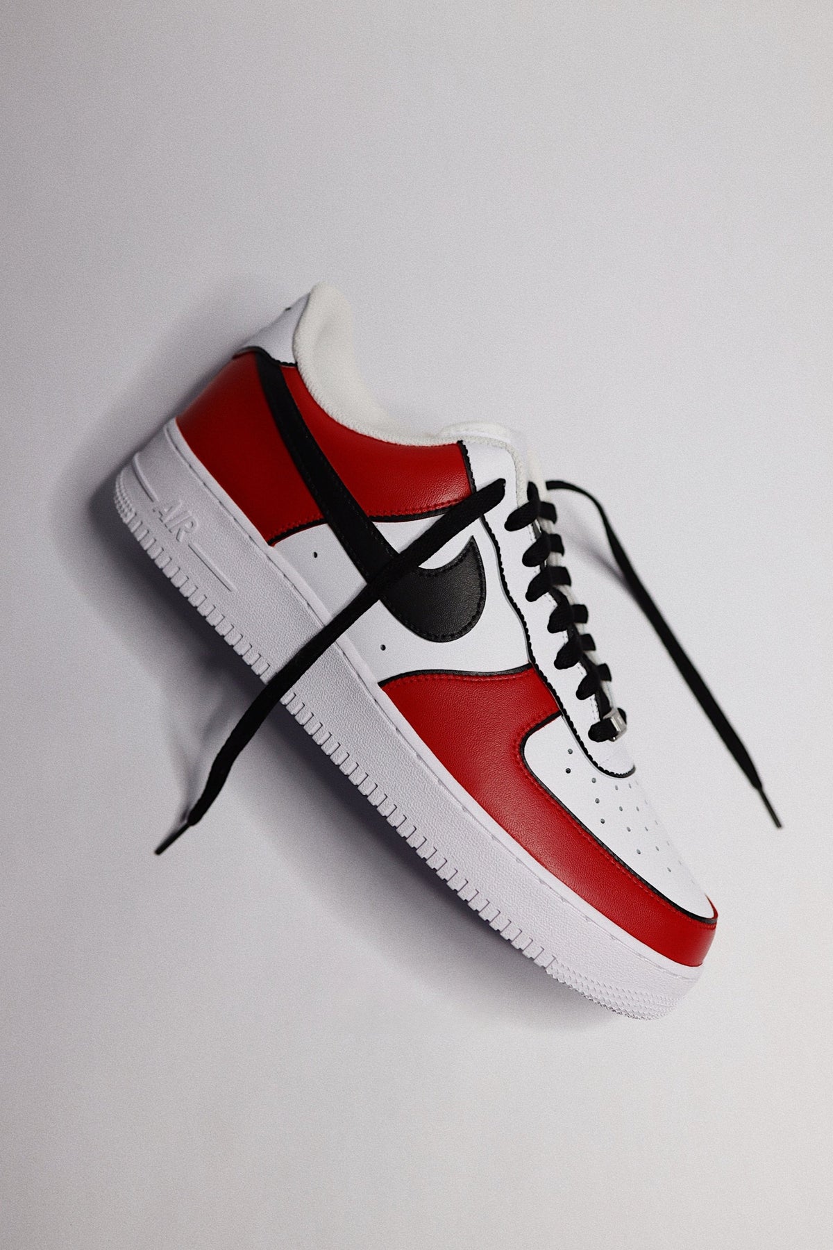 Low-Top Leather Sneaker Chicago