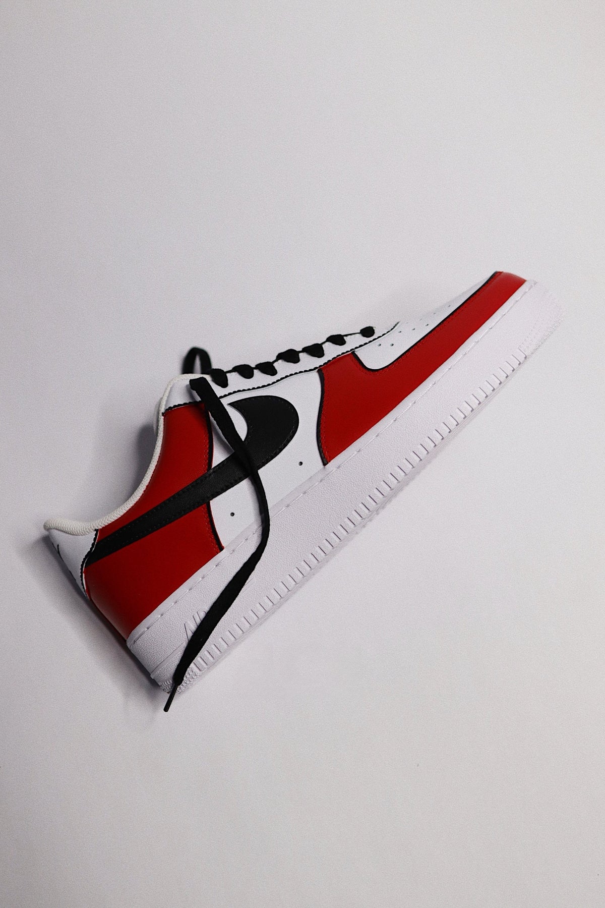 Low-Top Leather Sneaker Chicago