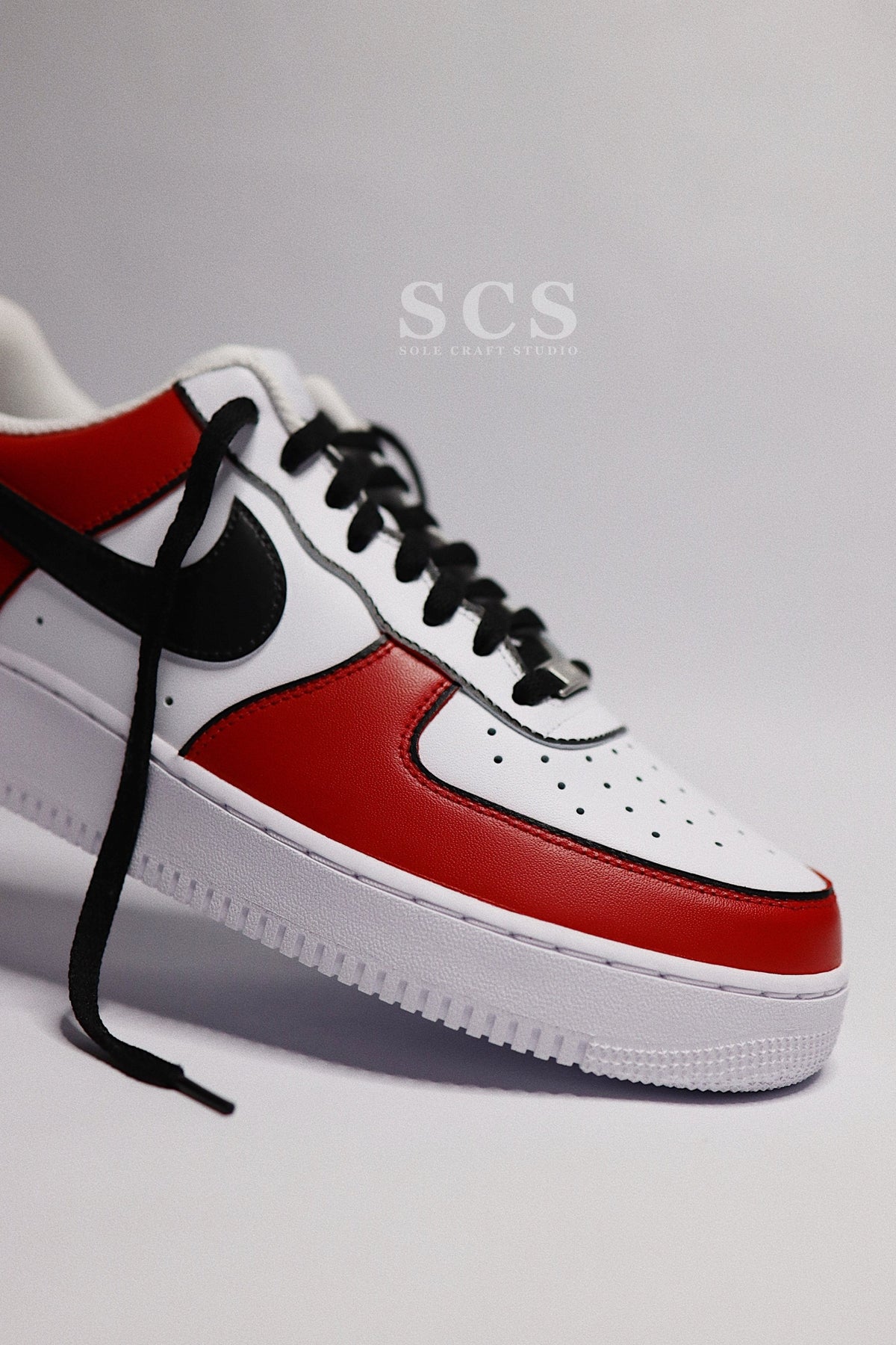 Low-Top Leather Sneaker Chicago