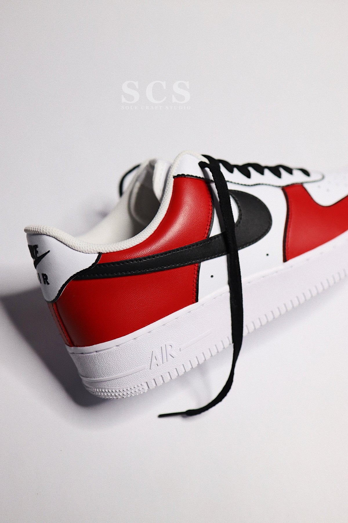 Low-Top Leather Sneaker Chicago