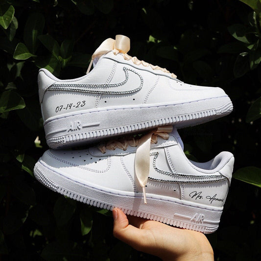 Low-Top Leather Sneaker Crystals Outline