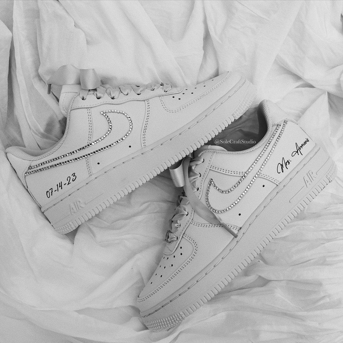 Low-Top Leather Sneaker Crystals Outline