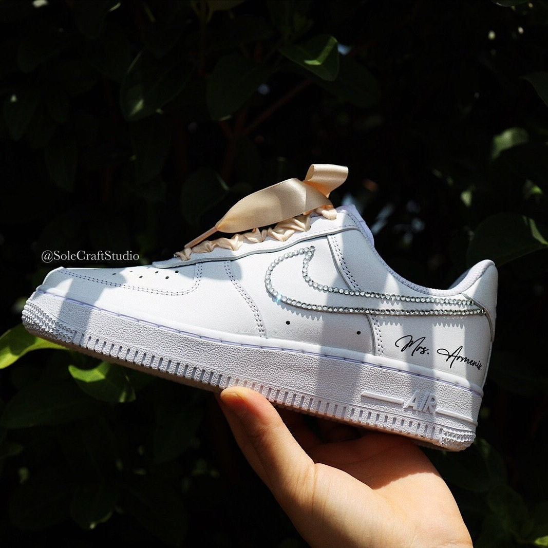 Low-Top Leather Sneaker Crystals Outline