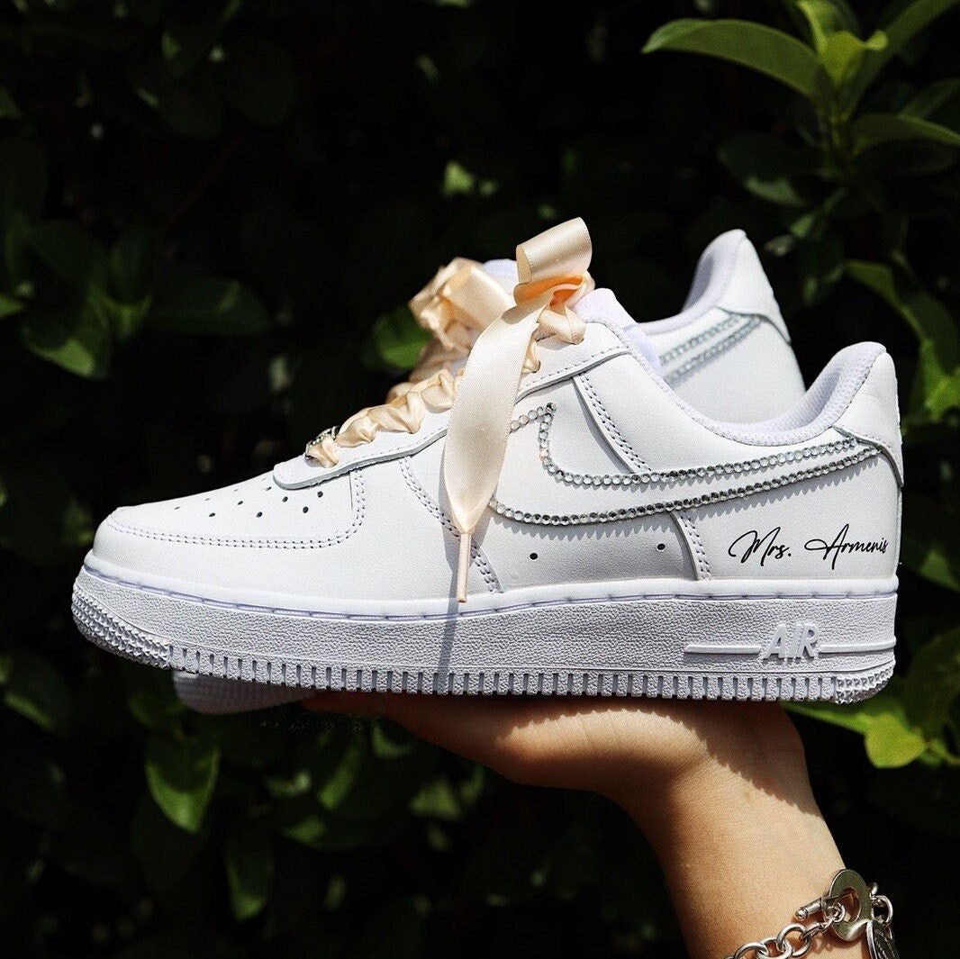 Low-Top Leather Sneaker Crystals Outline