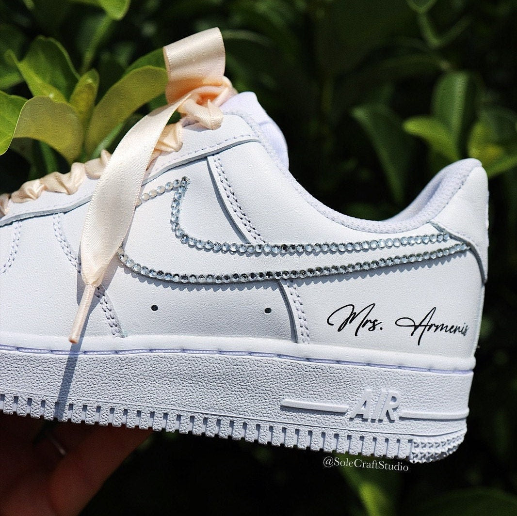 Low-Top Leather Sneaker Crystals Outline
