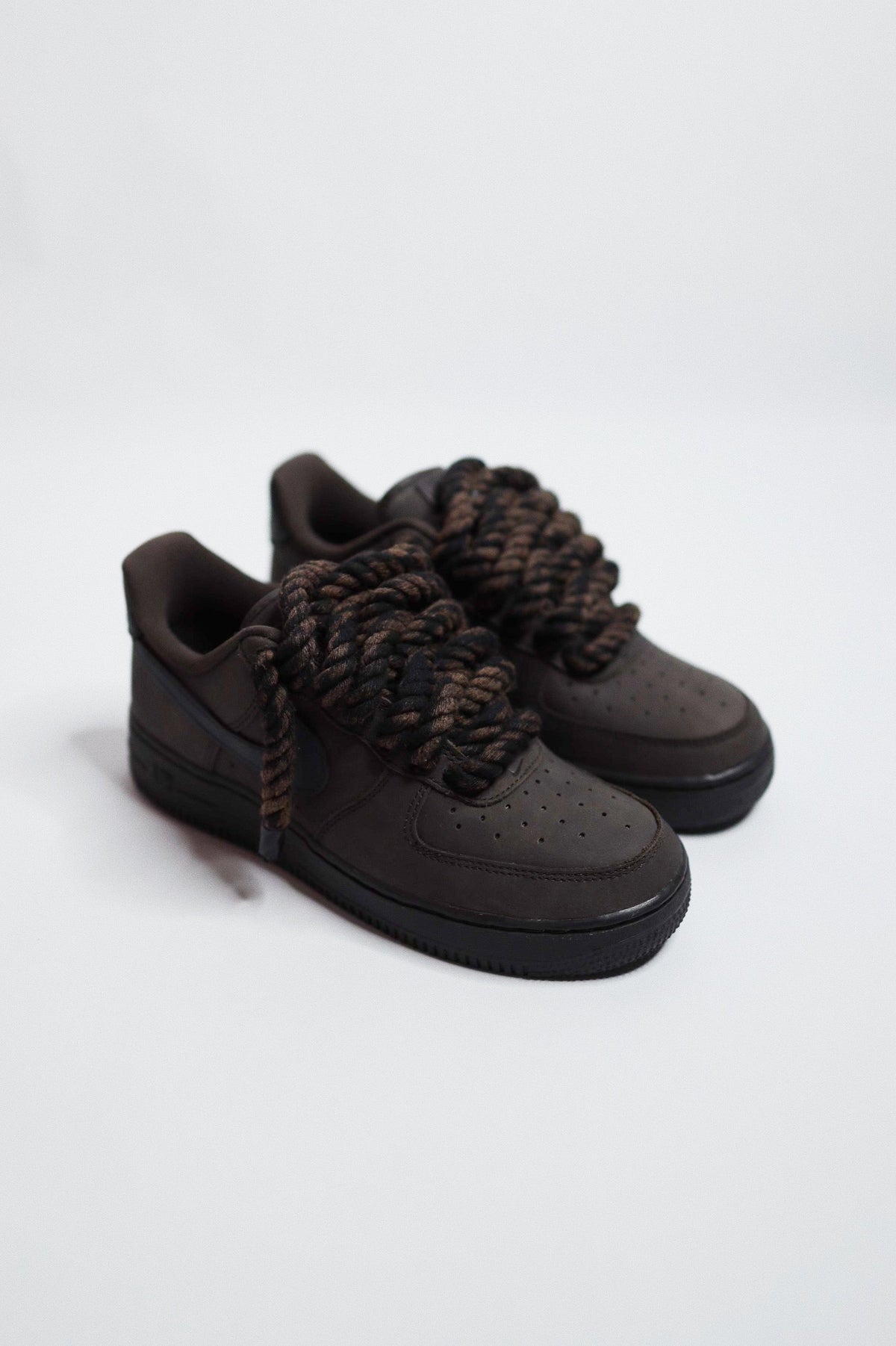 Low-Top Leather Sneaker Grizzly — Sample Pair