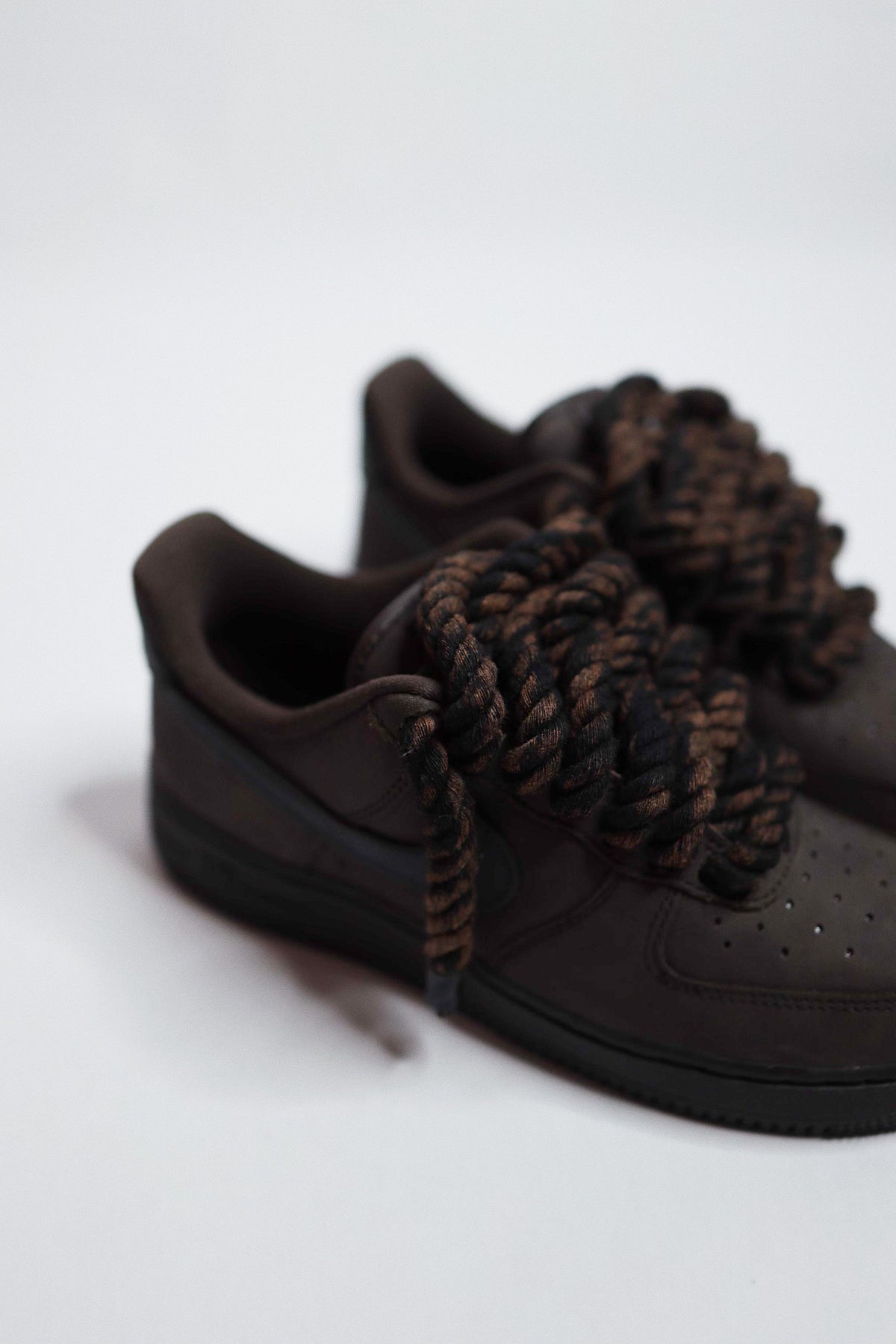 Low-Top Leather Sneaker Grizzly — Sample Pair