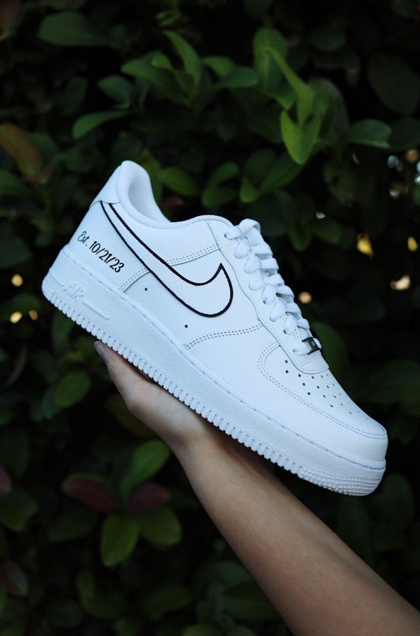 Low-Top Leather Sneaker Groom Outline