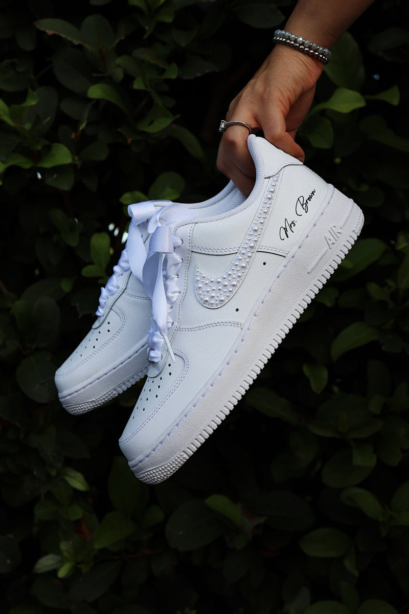 Low-Top Leather Sneaker Pearls