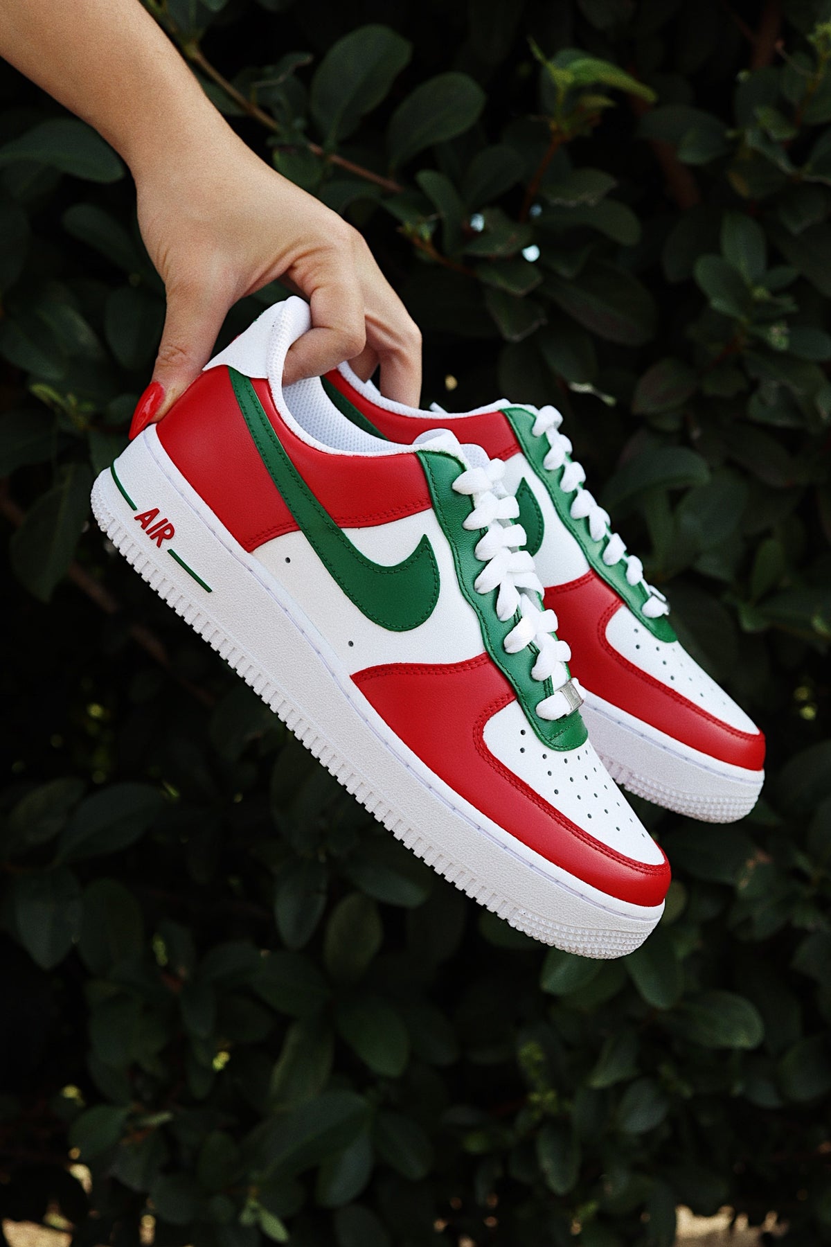 Low-Top Leather Sneaker Poinsettia