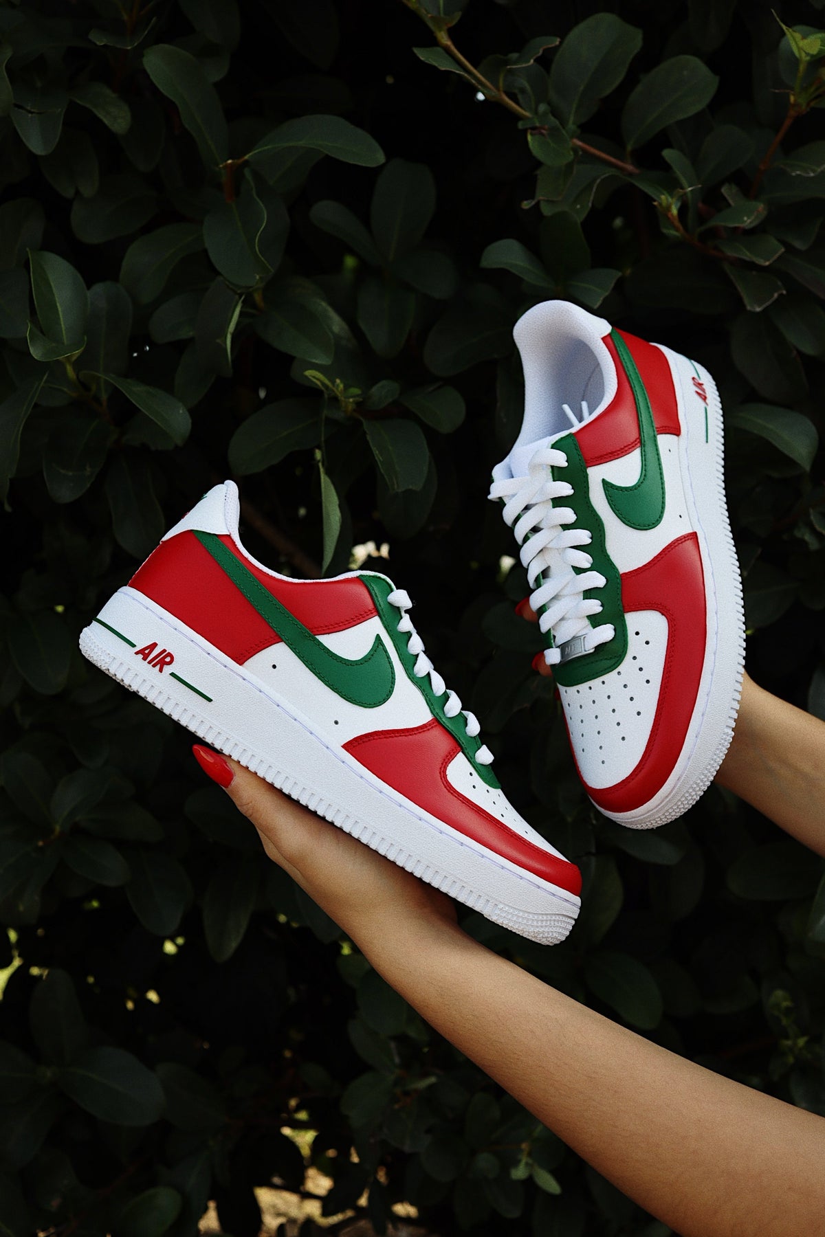 Low-Top Leather Sneaker Poinsettia