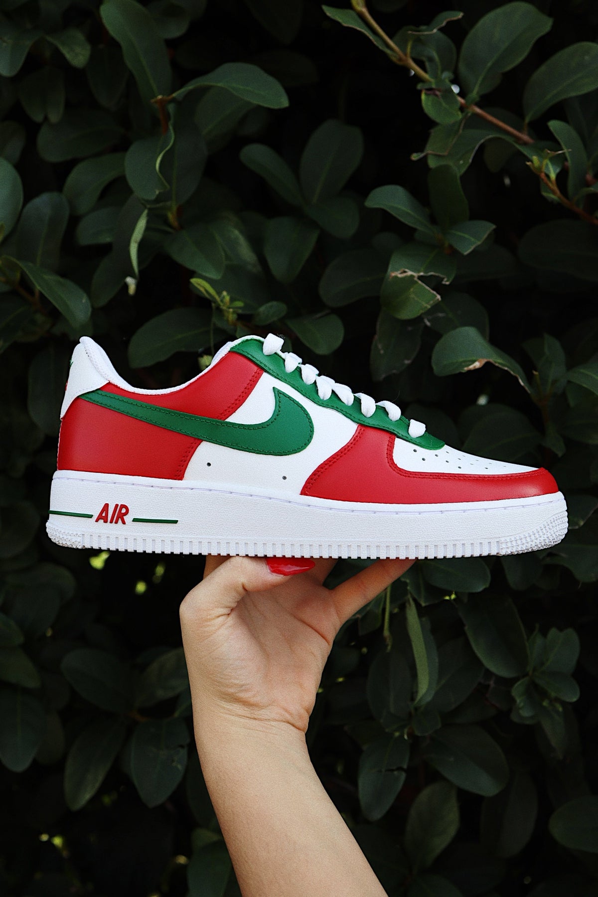 Low-Top Leather Sneaker Poinsettia