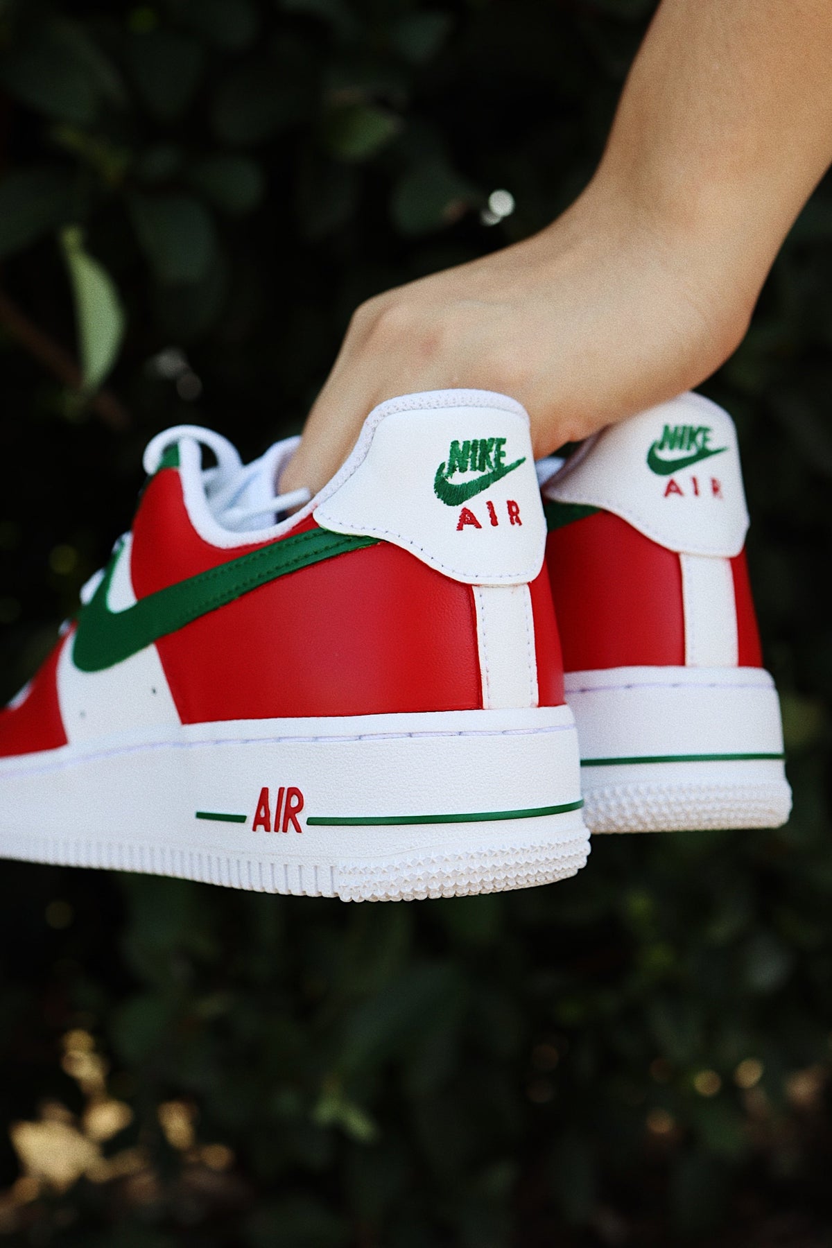 Low-Top Leather Sneaker Poinsettia