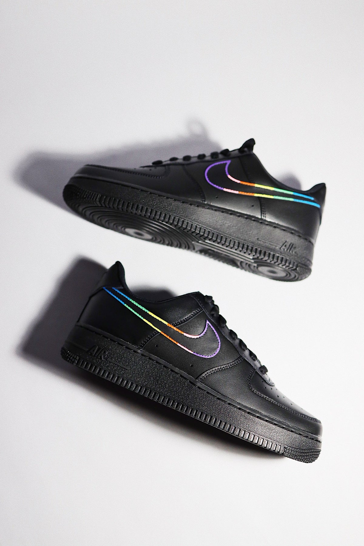 Low-Top Leather Sneaker Rainbow Outline
