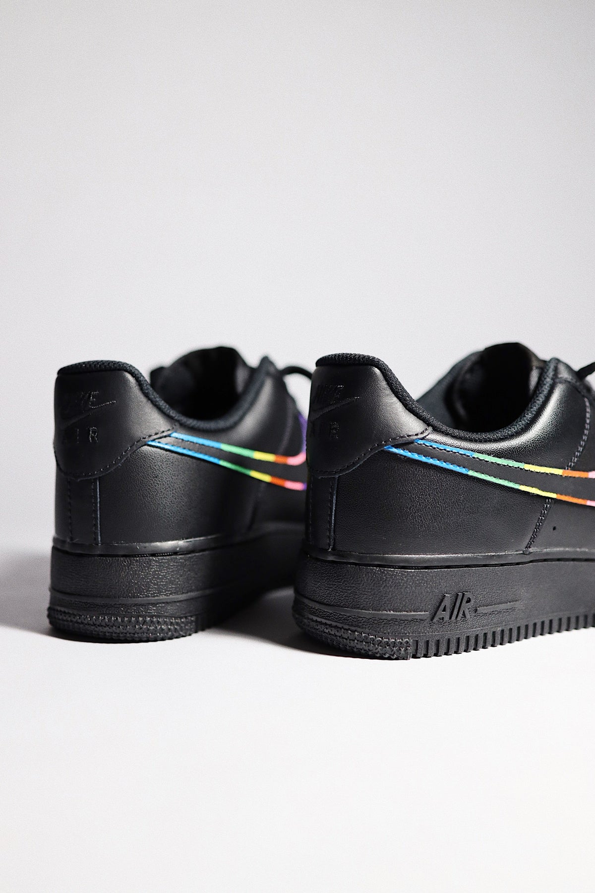 Low-Top Leather Sneaker Rainbow Outline