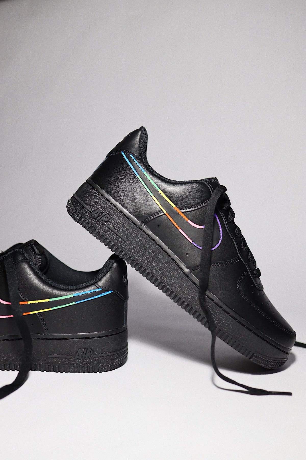 Low-Top Leather Sneaker Rainbow Outline