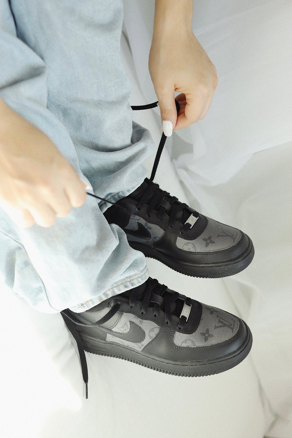 Monogram Print Toebox and Quarter Low-Top Leather Sneaker Grey Black Unisex