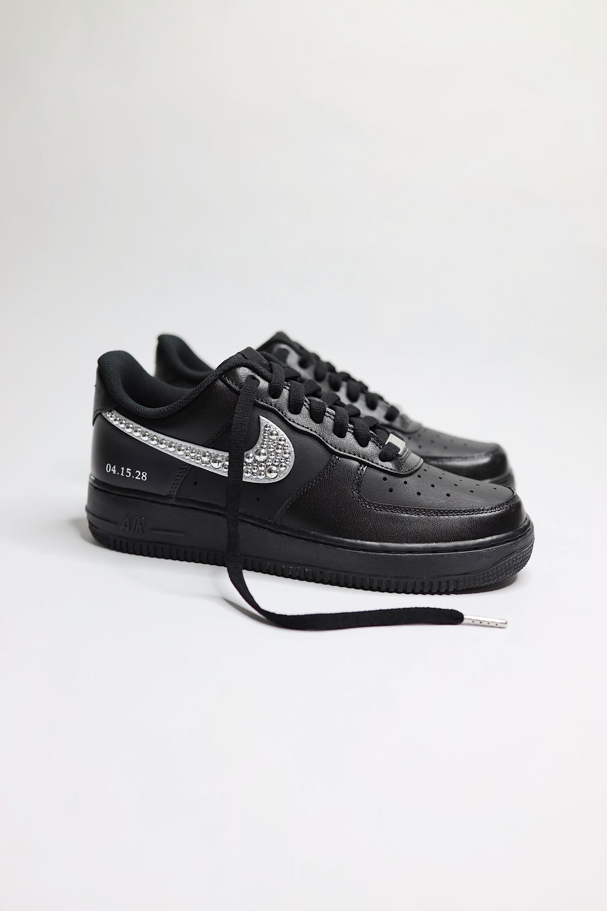 Metallic Black Groom Low-Top Leather Sneaker