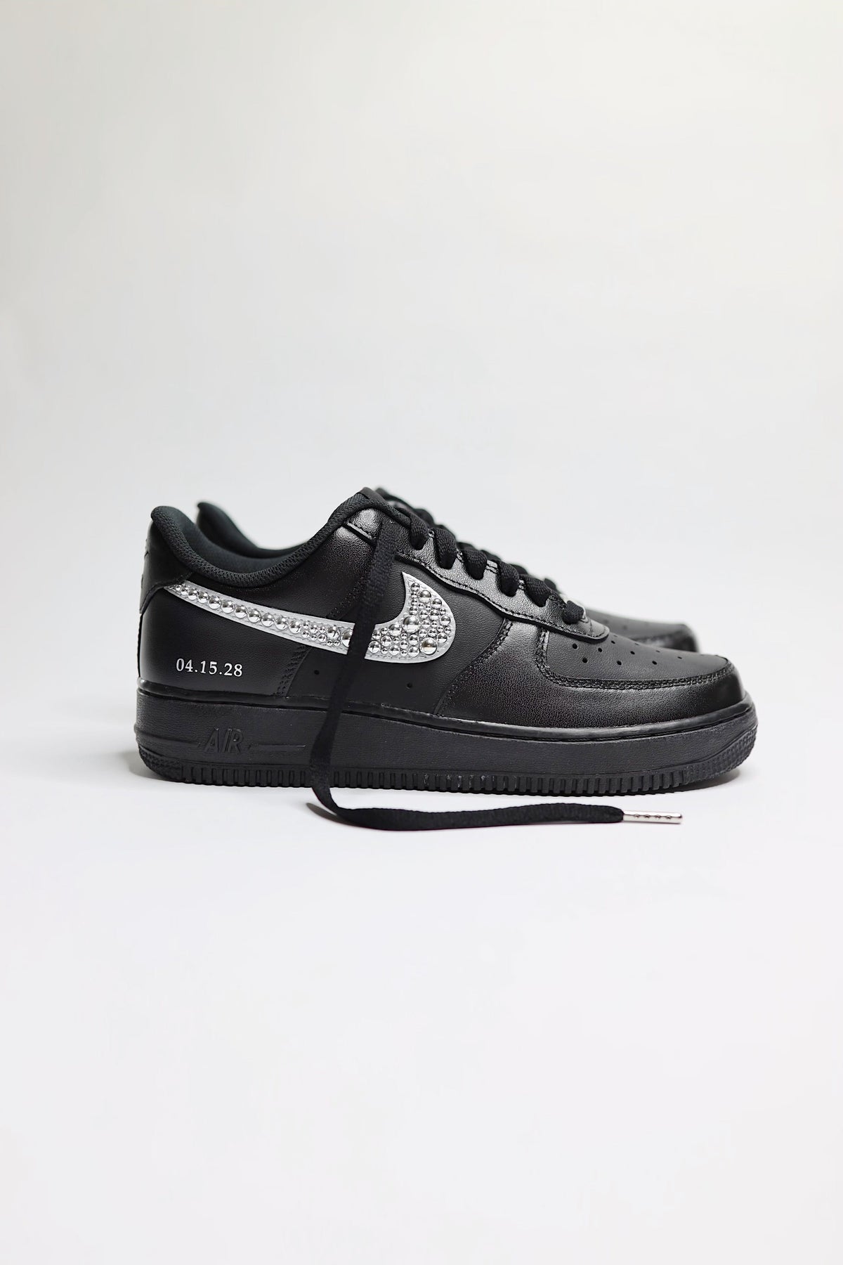 Metallic Black Groom Low-Top Leather Sneaker