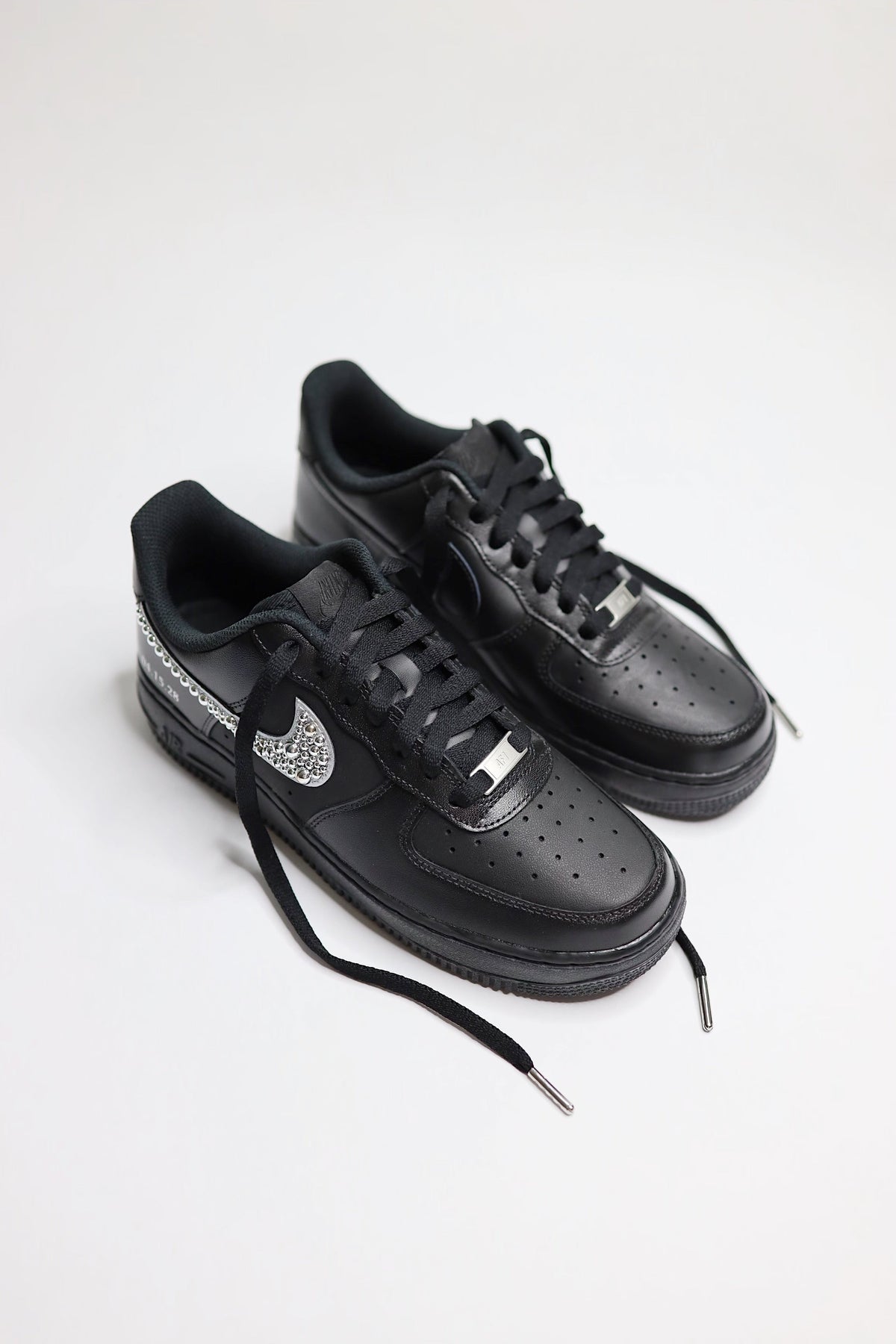 Metallic Black Groom Low-Top Leather Sneaker