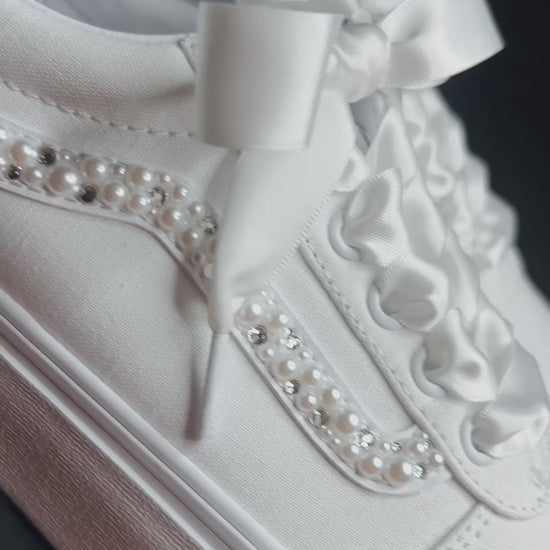 Canvas Skate Sneaker Platform Mix - detail video