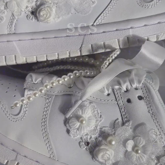 Flor Blanca Court Sneaker - detail video
