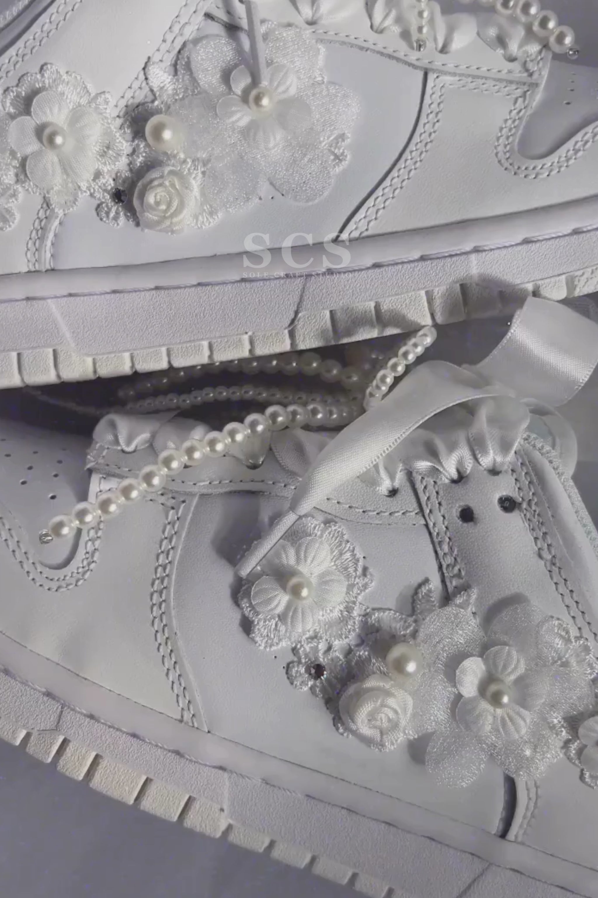 Flor Blanca Court Sneaker - detail video