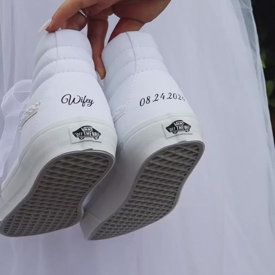 Canvas Skate Sneaker High-Top Mix - detail video
