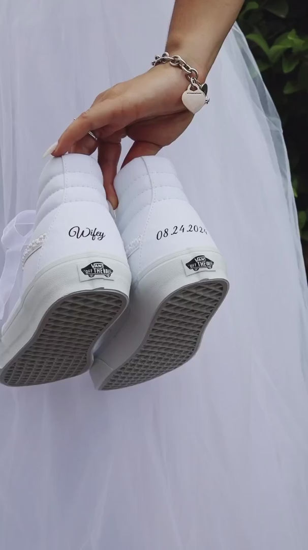 Canvas Skate Sneaker High-Top Mix - detail video